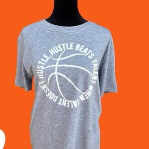 Women’s gray short sleeve basketball T-shirt